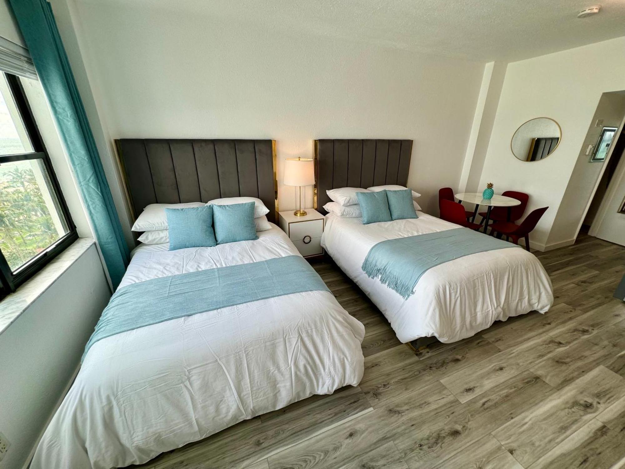 Directly On The Beach With Pool & Ocean View Miami Beach Exterior photo