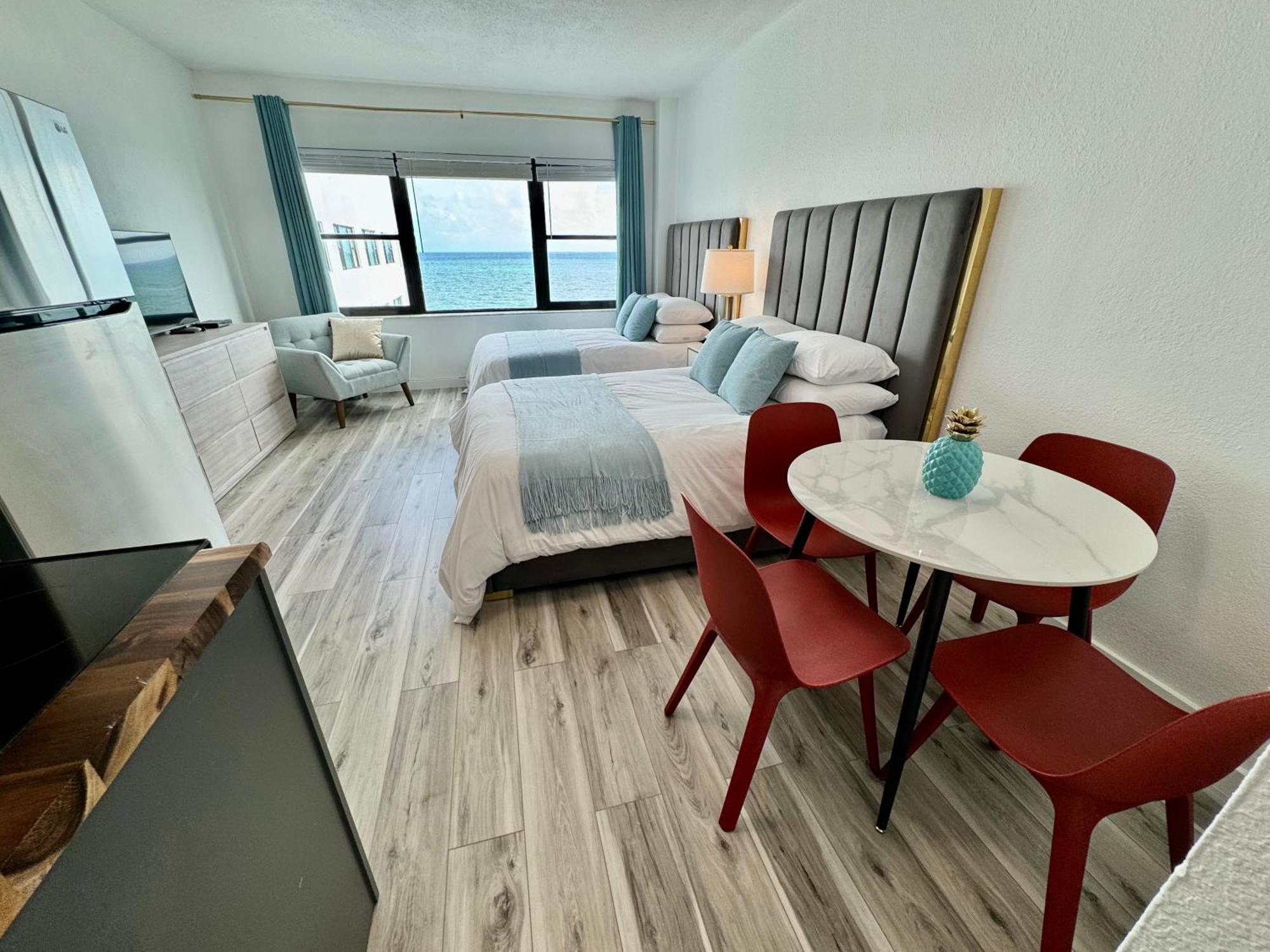 Directly On The Beach With Pool & Ocean View Miami Beach Exterior photo