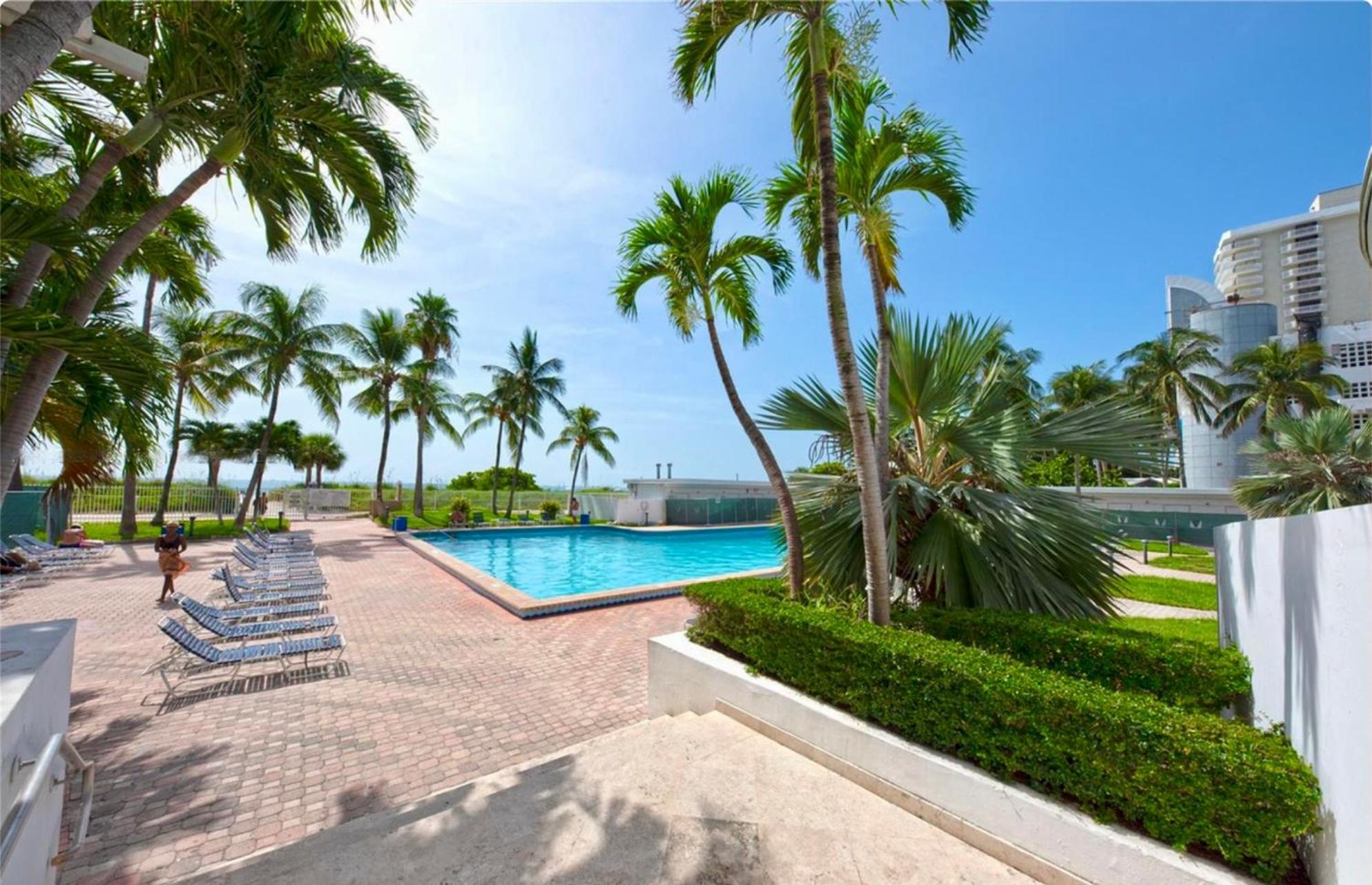 Directly On The Beach With Pool & Ocean View Miami Beach Exterior photo