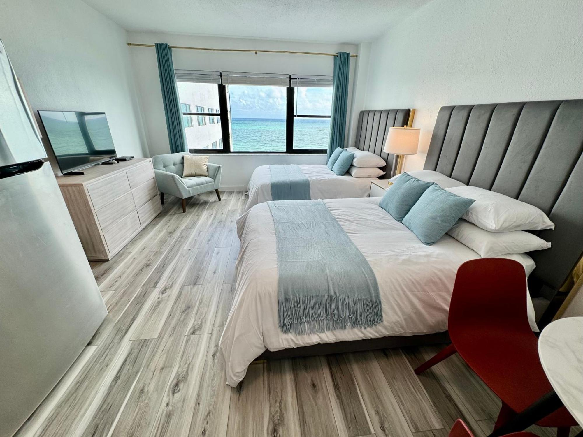 Directly On The Beach With Pool & Ocean View Miami Beach Exterior photo