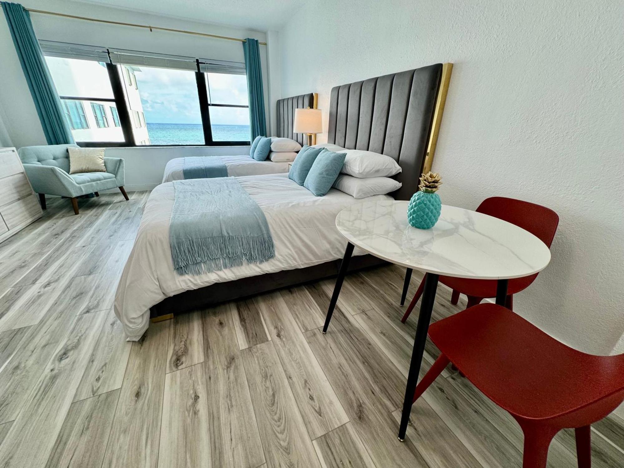 Directly On The Beach With Pool & Ocean View Miami Beach Exterior photo